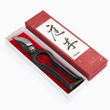 Load image into Gallery viewer, niwaki sentei secateurs in gift box