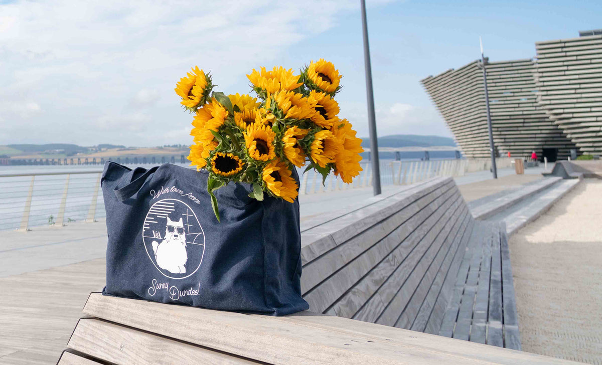 V&A Grey and Black Plaid Tote Bag – V&A Dundee Shop