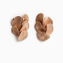 Load image into Gallery viewer, tumble earring by laura cruikshank
